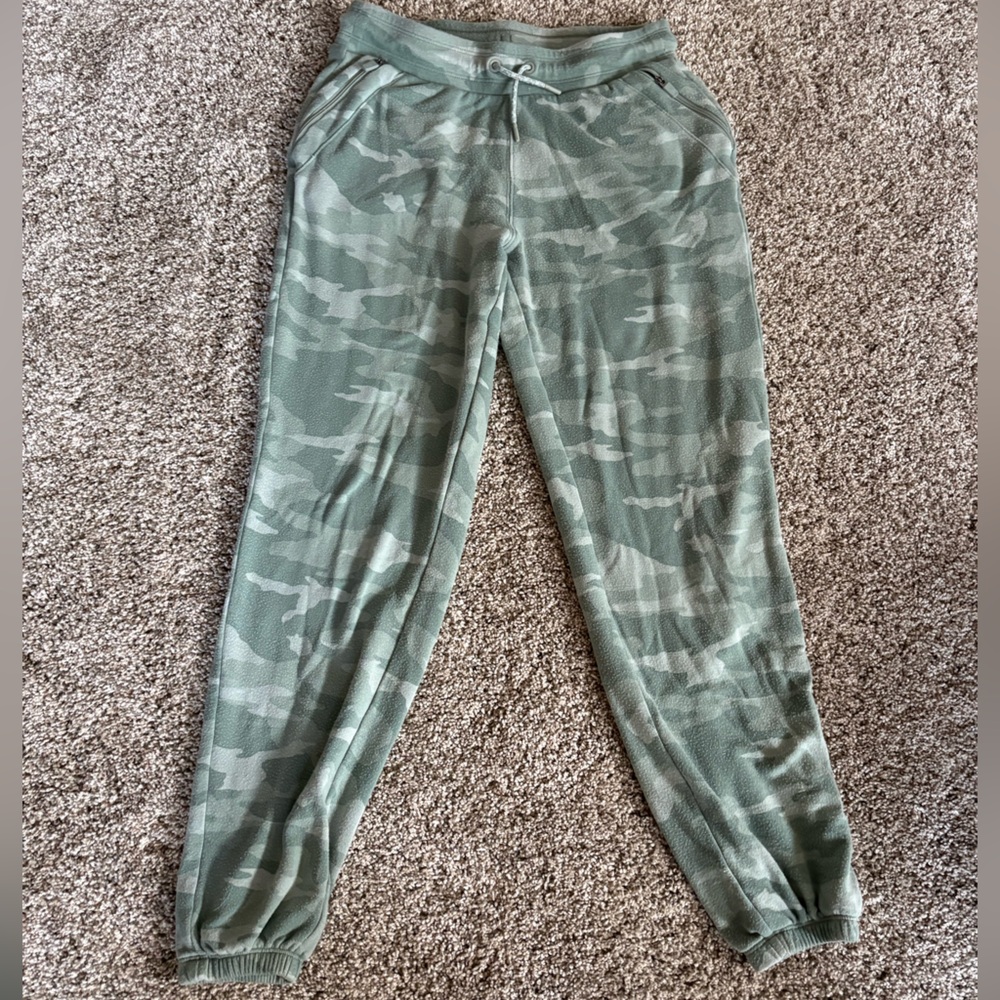 Athleta girl camo stretchy sweatpants size 12